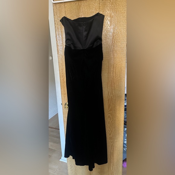 PERSEPHONE
BLACK VELVET STRAPLESS CORSET MAXI DRESS - Picture 7 of 7